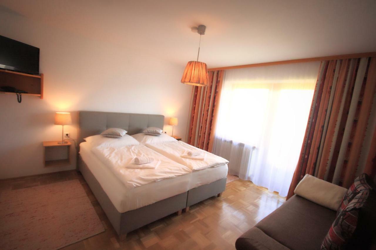 Hotel Pension Eichenhof Ried im Zillertal Zewnętrze zdjęcie